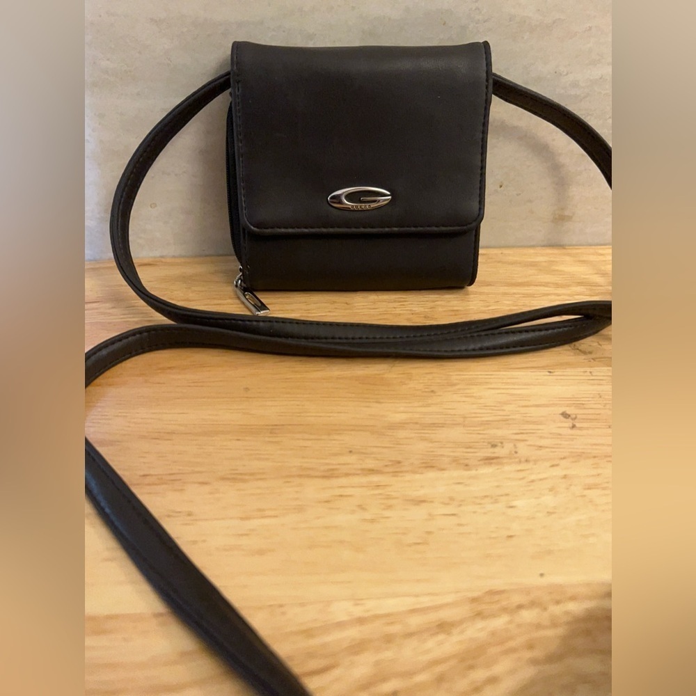 Guess Wallet/ Shoulder Elegant Crossbody Bag